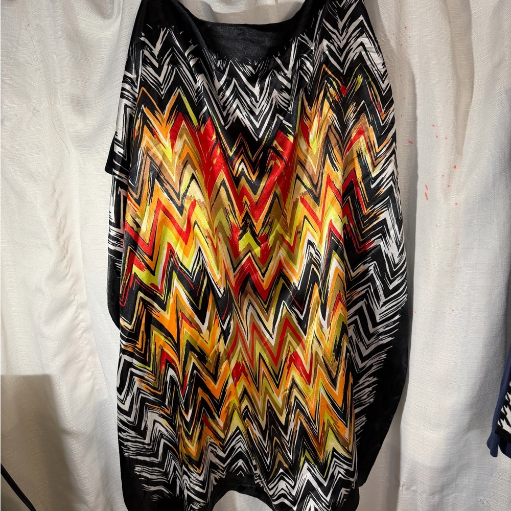 Vibrant Zigzag Patterned Scarf - image 1